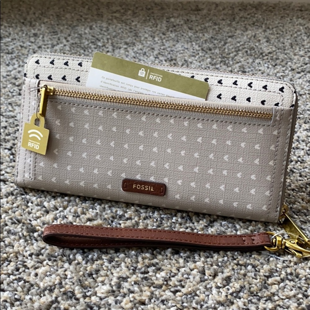 Fossil Logan Zip Around Clutch Wallet